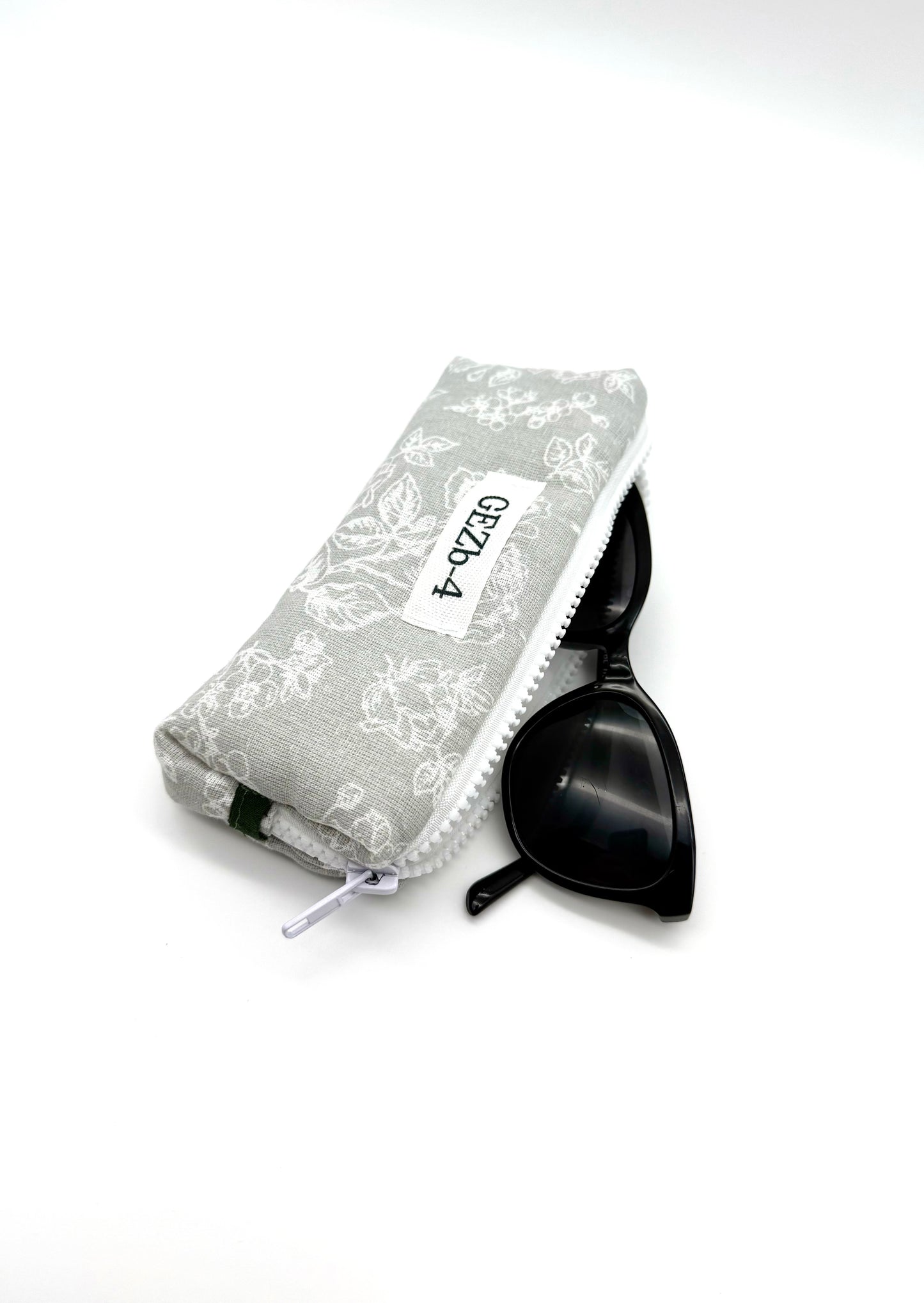Pearl Glasses Bag